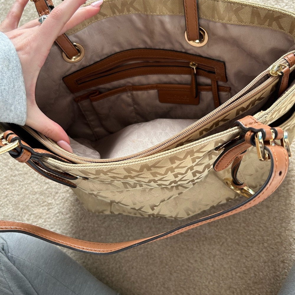 Michael Kors bag - Picture 7 of 8